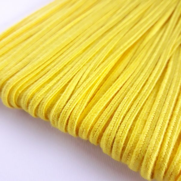 Fili di fettucine soutache acrilico giallo.