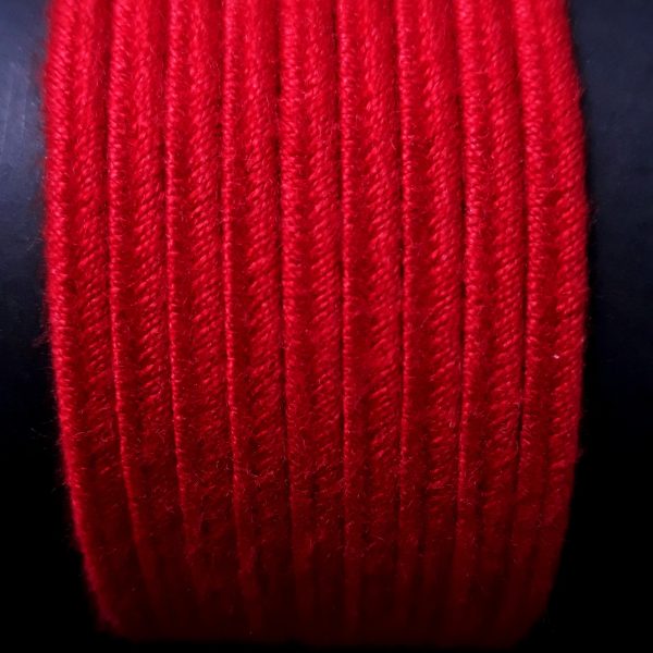 Fili di fettucine soutache acrilico rosso.