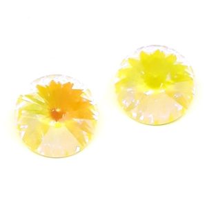 Cabochon rivoli in cristallo, tondo, colore giallo.