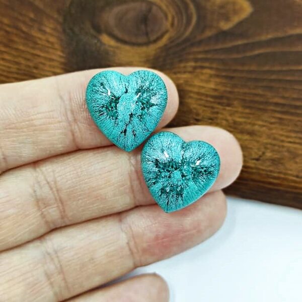 Due cabochon hand made cuore in resina, colore verde menta, argento.